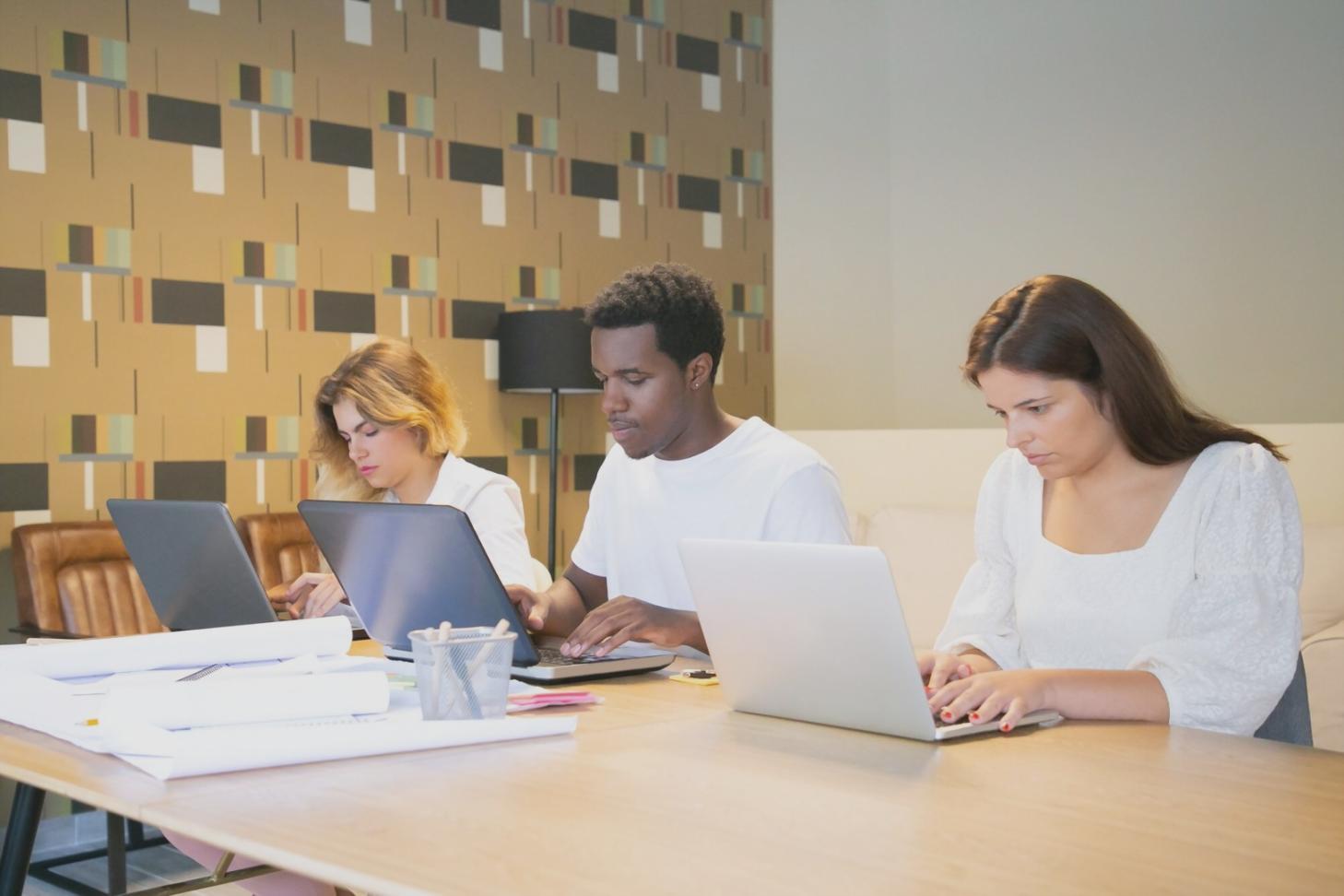 Moderne Lernumgebung für Finanzbildung
